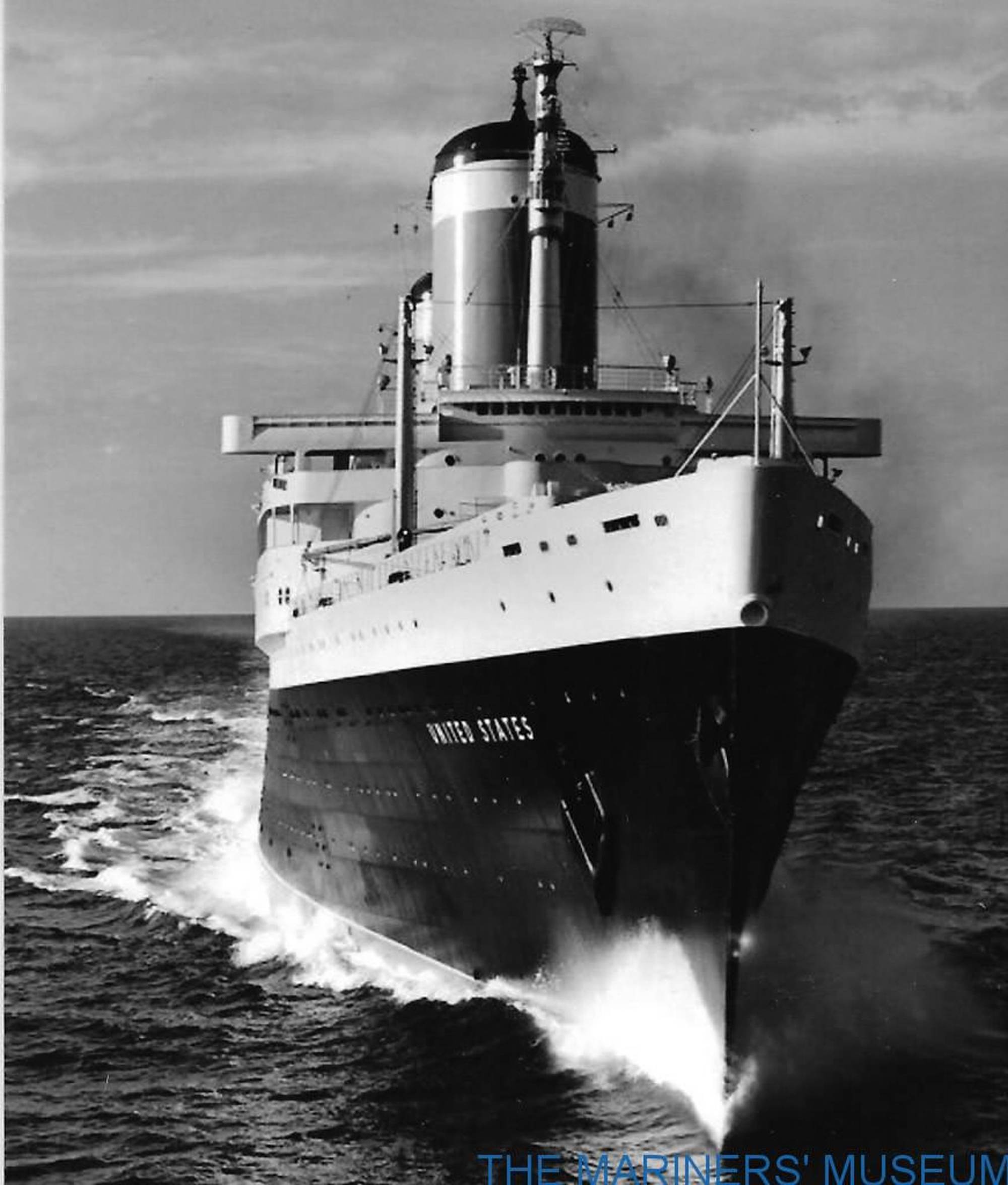 アメリカの船 写真集 Ships a pictorial history 英語 アメリカの船 写真集 Ships a pictorial history 英語 アメリカ