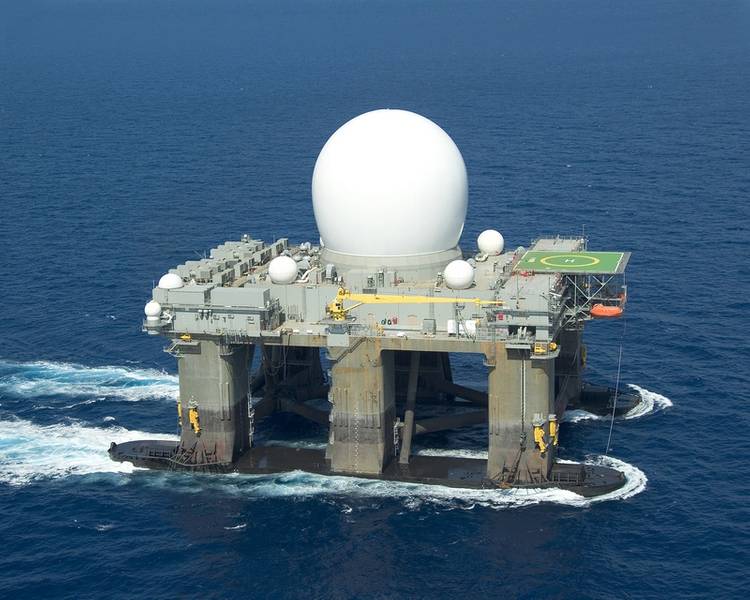 根据SBX项目，为美国政府的海基测试X波段雷达（SBX）开发的自推式半潜式改性石油钻井平台“是我们与波音公司合作的一个大型项目；对我来说，这是一个标志性项目，因为光是这个项目，就帮助Glosten从40人成长为65人。照片：Glosten
