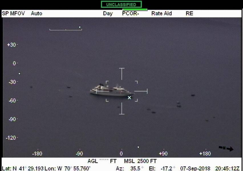 2018年9月7日金曜日にマサチューセッツ州バザーズベイで電力を失った後のクルーズ船スタープライド（米国海岸警備隊写真）