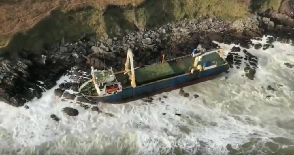 Το 250-ποδιών Tanzanian-σημαία εμπορικό πλοίο Άλτα είχε εγκαταλειφθεί και έσφιξε στη θάλασσα για περισσότερο από ένα χρόνο πριν από την επίθεση στην Ιρλανδία νωρίτερα αυτή την εβδομάδα. (Φωτογραφία: ιρλανδική ακτοφυλακή)