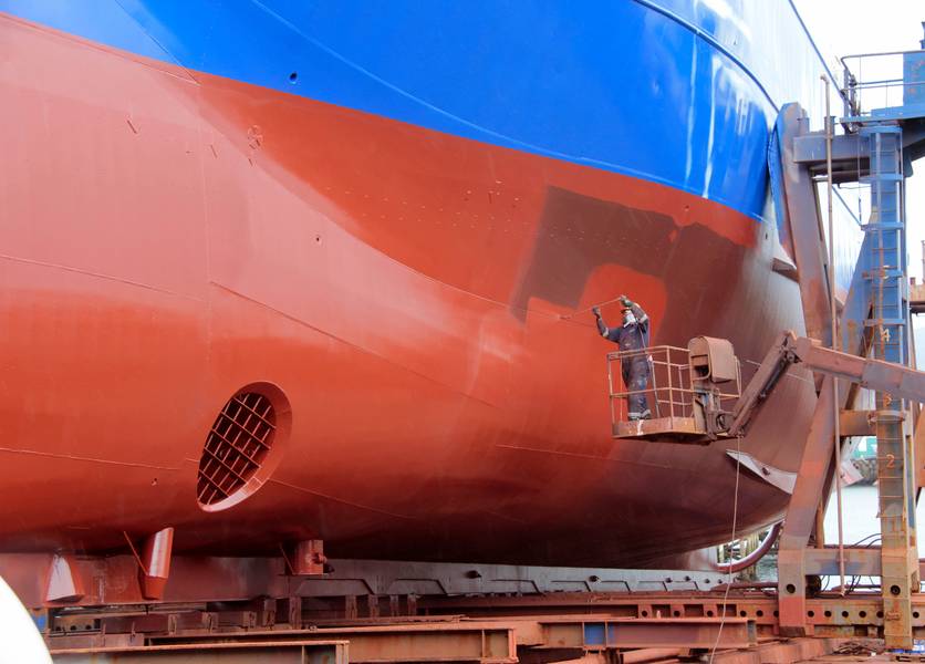 Frost＆Sullivan表示，造船厂和干船坞公司应与船舶涂料专家合作，确保开发出能够保护环境和提高燃油效率的高性能，环保可持续的船舶涂料，用于海事领域。照片：©helenedevun / Adobe Stock