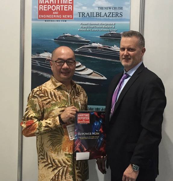 Im Bild Johnson W. Sutjipto, Vorsitzender der Indonesian National Shipowners Association (DPP INSA) - einer Organisation mit mehr als 3.800 Mitgliedern, die fast 37.000 Schiffe repräsentieren - die sich auf dem Stand von Maritime Reporter & Engineering News auf Sea Japan für ein Interview interviewte eine kommende Ausgabe. (Foto: Rob Howard)