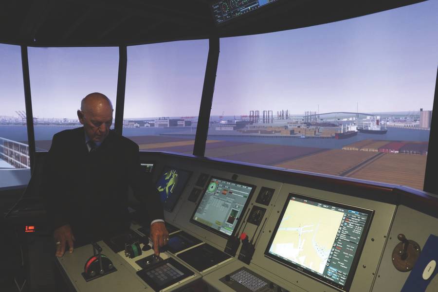 Cal Maritime hat seine Full-Mission-Bridge-Simulatoren aufgerüstet und baut auch sein iBest Lab auf. Darüber hinaus werden Cal Maritime Instruktoren ihre Fähigkeiten durch Training von ihrem Simulatorhersteller weiter verfeinern. (Foto: Cal Maritime)