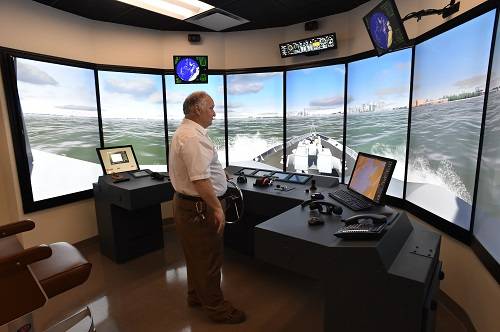 El Centro de Capacitación Marítima e Industrial de Delgado y el Transporte Marítimo de Florida colaboran estrechamente para garantizar que todo el personal de FMT en la cabina de mando esté preparado para cualquier eventualidad futura.