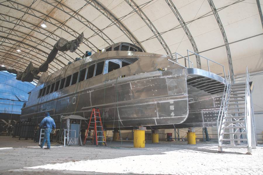 Con dos instalaciones en Louisiana, incluido un astillero con acceso al Golfo de México, Metal Shark Boats produce barcos y embarcaciones para los militares de los EE. UU., El gobierno y operadores comerciales en una variedad de mercados, incluyendo rescates de incendios, cumplimiento de la ley, buques de pasajeros, barcos piloto, embarcaciones especiales y botes recreativos.