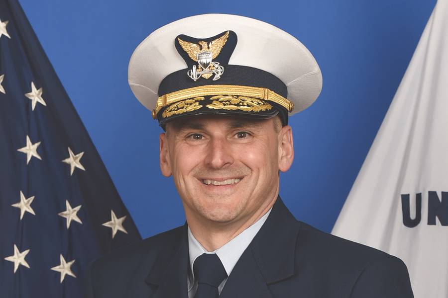 Contra-Almirante John Nadeau, Comandante Adjunto da Política de Prevenção, USCG