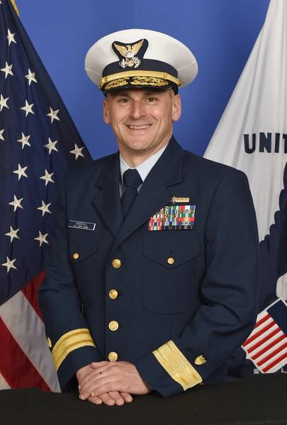 Contra-almirante John Nadeau, que recentemente assumiu o comando do Oitavo Distrito da Guarda Costeira em Nova Orleans