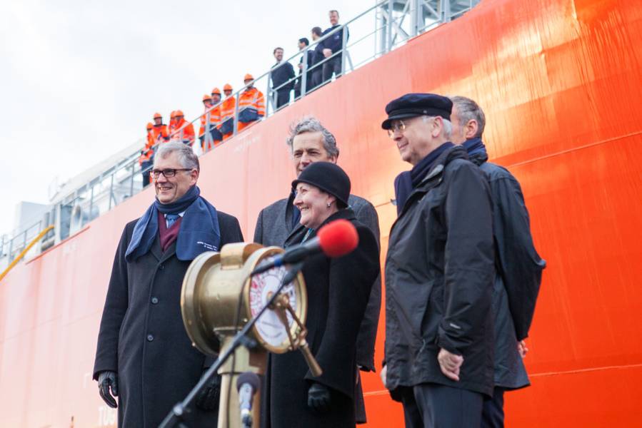 Coral EnergICE fue nombrado por Aino-Maija Luukkonen, alcalde de Pori, Finlandia durante una ceremonia el 25 de enero (Foto: Anthony Veder)