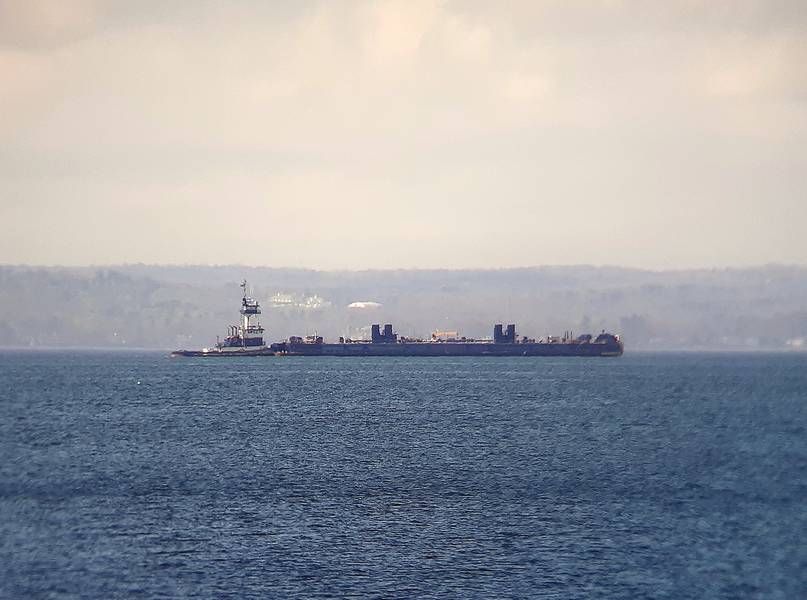 Dann Marine "Treasure Coast" c / barcaça. Fonte Barry Parker