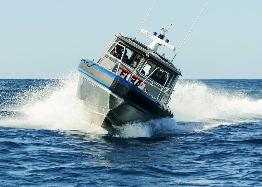 Das neue 35-Fuß-Aluminium-Patrouillenboot, das in der Produktionsstätte von Metal Shark in Jeanerette, La, gebaut wurde, schließt sich der Flotte von 36-Fuß-Hochleistungs-Patrouillenbooten an, die vor einem Jahr an die PRPD ausgeliefert wurden. (PRPD Foto)