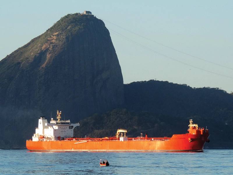 Eagle Parana mit Sugar Loaf im Hintergrund in Rio de Janeiro. Foto AET Tanker