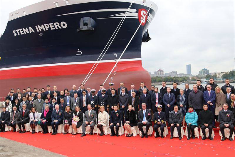 Eine große Anzahl von Gästen, darunter Kunden, Partner, Mitarbeiter und Vertreter der Werft und Unternehmensleitung, versammelten sich auf der Werft, um an der Taufe der Stena Impero teilzunehmen. (Foto: Stena Bulk)