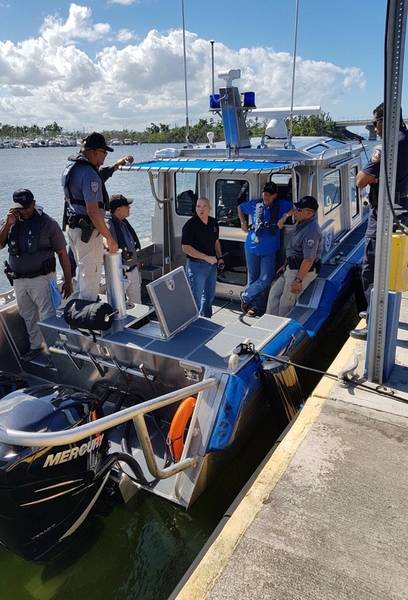 Entrenamiento de familiarización a bordo del nuevo Metal Shark en el Centro de Operaciones Marítimas de la PPR, cerca de San Juan. (Foto de la PPR)