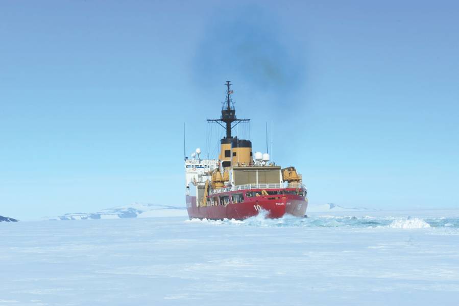 沿岸警備隊カッターの極星は、2018年1月13日土曜日に南極近くのマクマード湾で氷を砕きます。シアトルに本拠を置く極星の乗組員は、米軍の米軍の貢献である作戦Deep Freeze 2018を支援するために南極に配備されています国立科学財団が管理する米国南極プログラム。米海上保安庁の写真、チーフペティオフィサーニックアミーン。