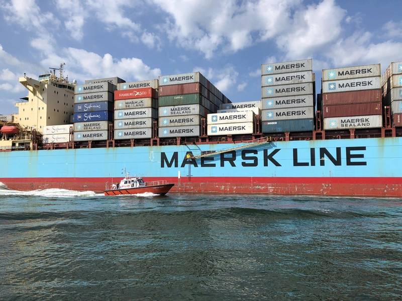 Hampton Roads στο χώρο εργασίας παράλληλα με το Maersk Ατλάντα (Φωτογραφία: Eric Haun)