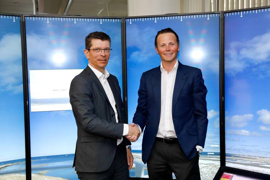 KONGSBERGの社長兼最高経営責任者（CEO）、WilhelmsenグループCEOのThomas Wilhelmsen（右）（写真：Kongsberg / Wilhelmsen）GeirHåøy