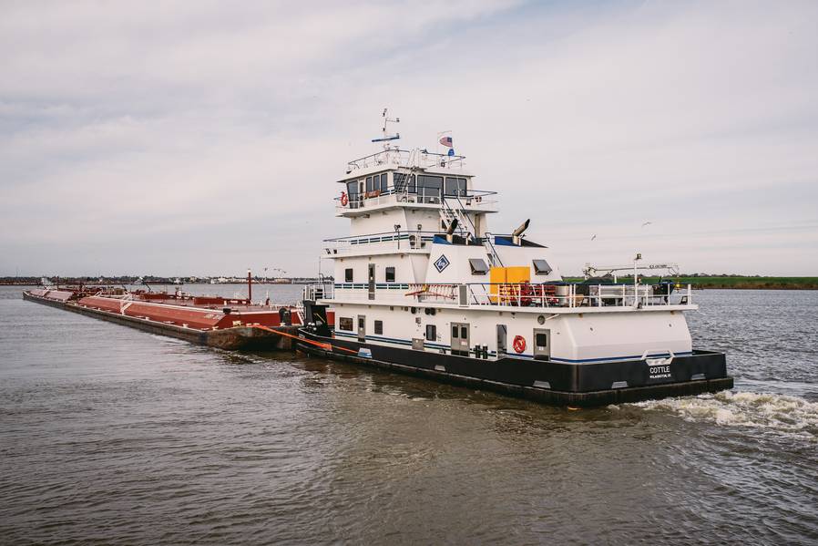 Pushboat interior y barcaza. Fuente Kirby Corporation