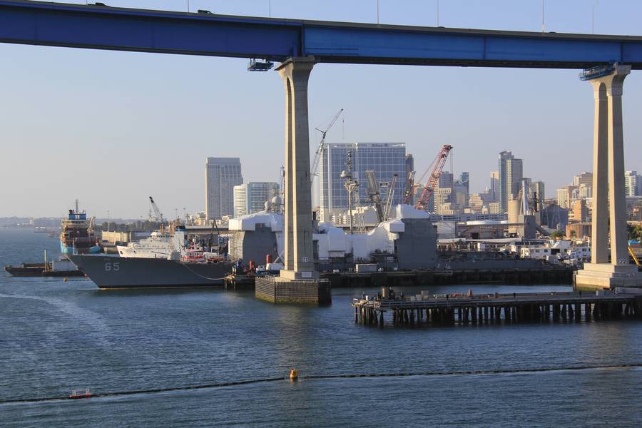 San Diego é uma cidade da Marinha, mas com vários estaleiros nas proximidades do centro da cidade, ser um 'bom vizinho' e o estear ambientalismo andam de mãos dadas. Fotos: BAE Systems / Maria McGregor