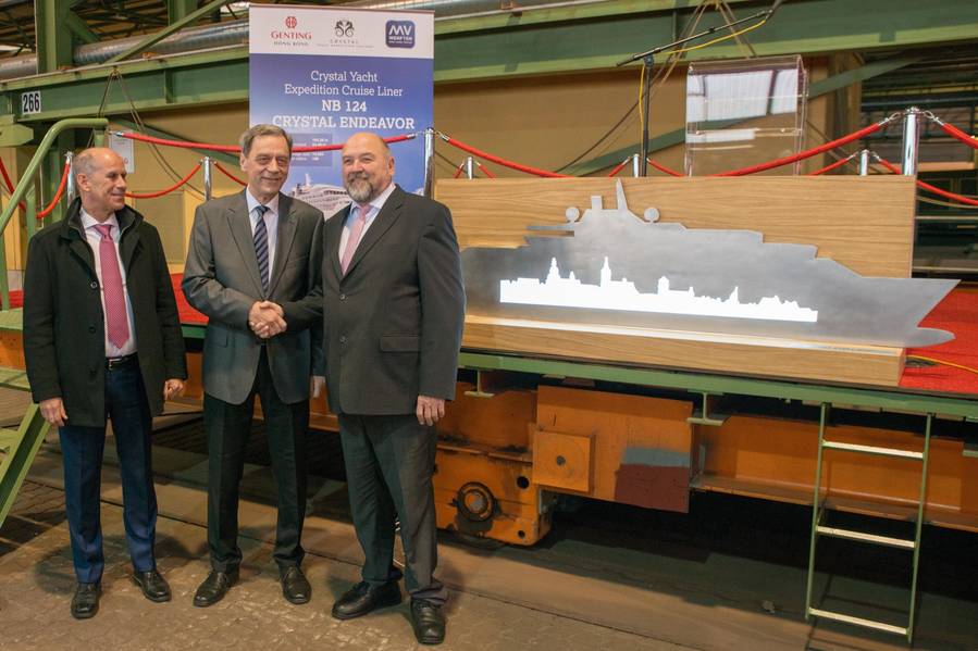 Von links nach rechts: Tom Wolber, Präsident und CEO von Crystal; MV WERFTEN CEO, Jarmo Laakso; und Wirtschaftsminister Mecklenburg-Vorpommern, Harry Glawe (Foto: MV Werften)