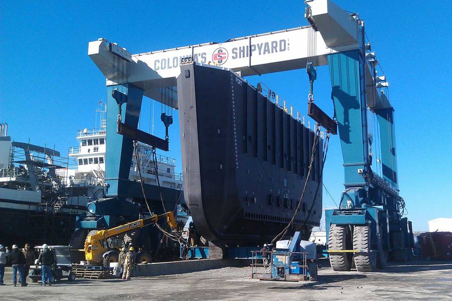 A capacidade de içar, movimentar e trabalhar com eficiência em embarcações é fundamental para o sucesso de qualquer estaleiro. Imagem cortesia do Estaleiro Colonna.
