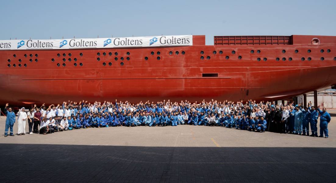 A equipe da Goltens Dubai comemora a entrega bem-sucedida do casco do Captain Arctic (Crédito: Goltens Dubai)