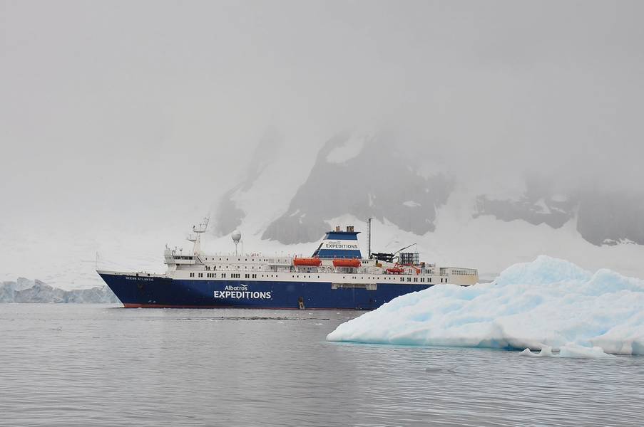 El equipo de Tillberg diseñó el interior de M / V Ocean Atlantic para Albatros Expeditions, fotografiado en la Antártida. Foto de Tomas Tillberg.