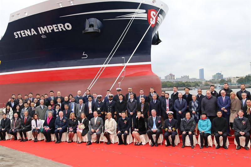 Un gran número de invitados, incluidos clientes, socios, empleados y representantes del astillero y la gerencia corporativa, se reunieron en el astillero para asistir a la ceremonia de nombramiento de Stena Impero. (Foto: Stena Bulk)
