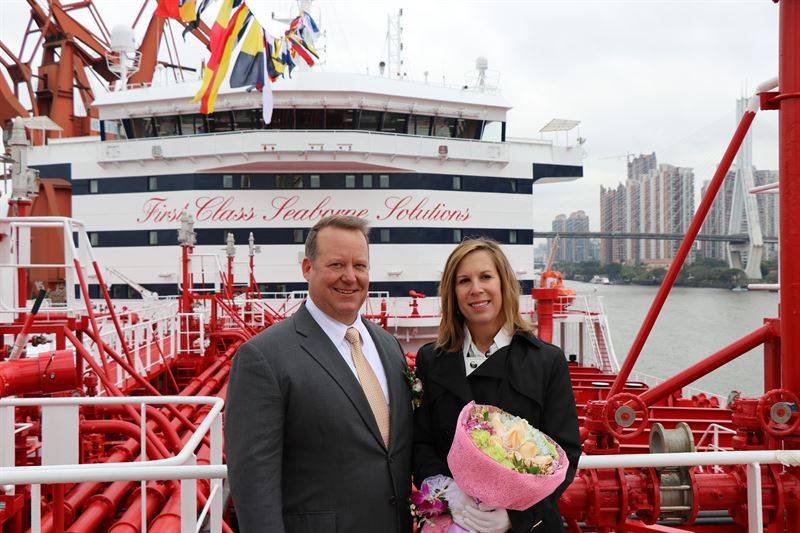 La madrina Jean Mulholland con su esposo Kevin Mulholland de Phillips 66 (Foto: Stena Bulk)