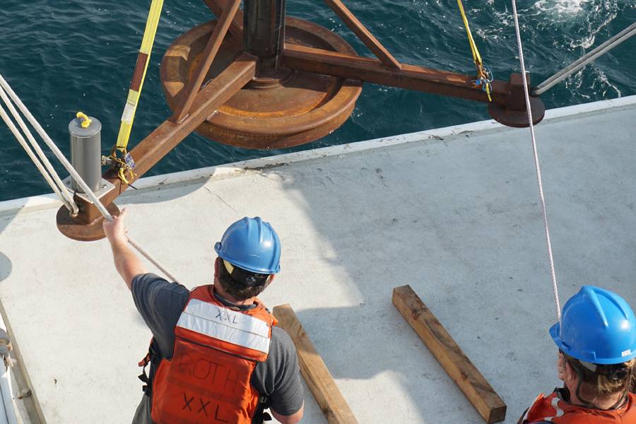 O pesado quadro de 800 kg que foi movido pelo fluxo (© 2017 MBARI)