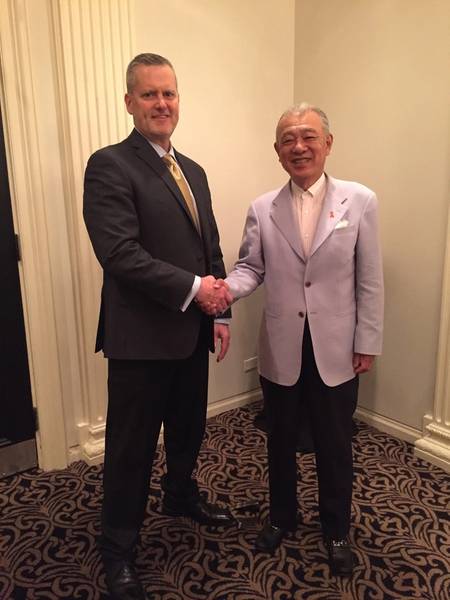 El presidente de la Nippon Foundation Sasakawa y Greg Trauthwein. Imagen: MarineLink.com