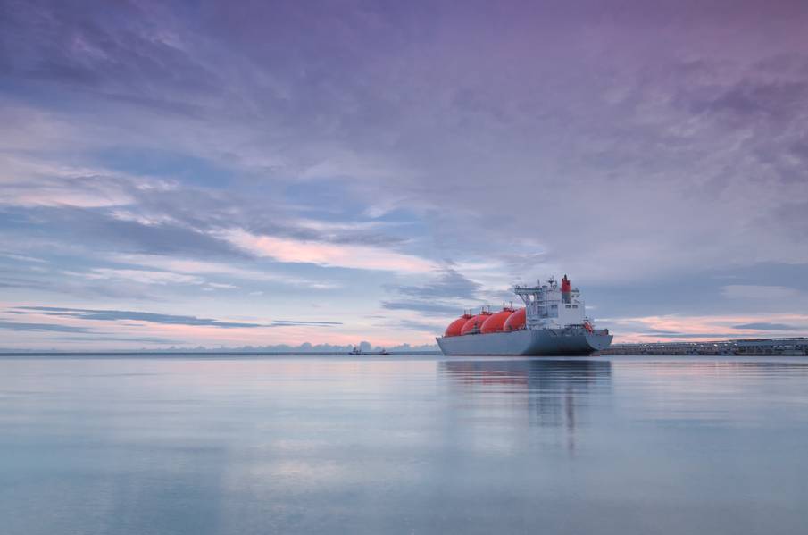 Η ρωσική εταιρεία Zvezda Shipbuilding Complex έδωσε στη Samsung Heavy Industries (SHI) τη σύμβαση κατασκευής μεταφορέων υγροποιημένου φυσικού αερίου για το έργο Arctic LNG 2. (Φωτογραφία © Adobe Stock / Wojciech Wrzesien)