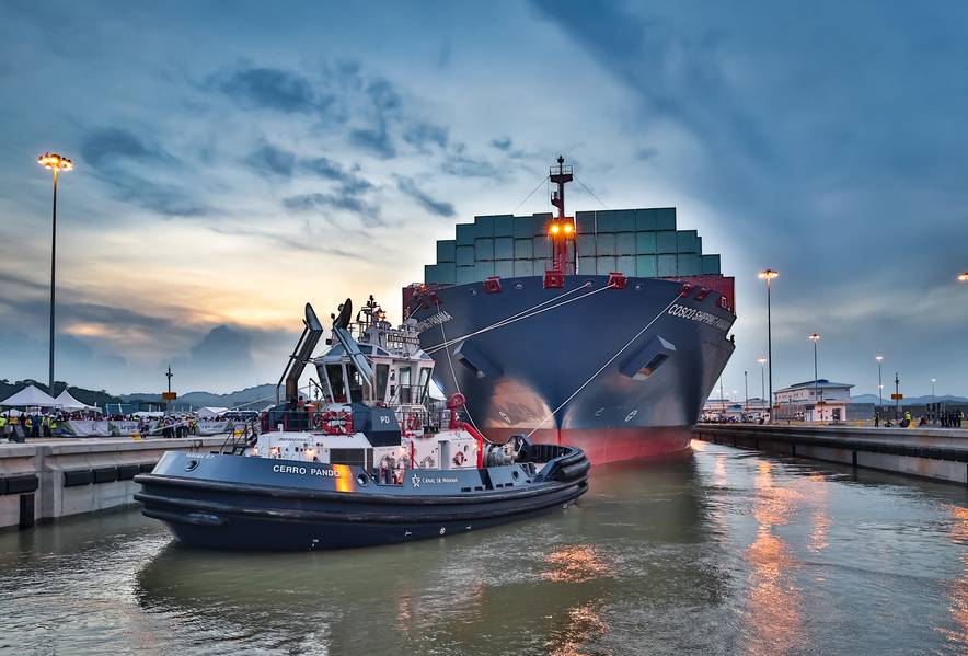 「COSCO SHIPPING PANAMA」の通過に伴うパナマ運河拡張の開始（2016年6月26日）パナマ運河当局のご厚意による。