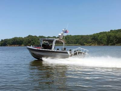 O 10M Fast-Attack Interceptor, capaz de atingir velocidades de até 60 nós, é a mais nova adição à linha Interceptor de 7-12 metros da MetalCraft Marine. (CRÉDITO: MetalCraft Marine)