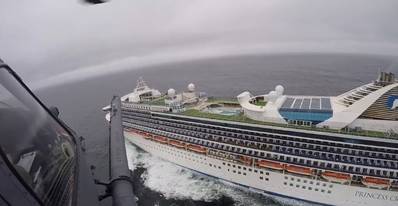 A 129a ala de resgate da Guarda Nacional da Califórnia entrega kits de teste Covid-19 para o navio de cruzeiro Grand Princess na costa da Califórnia. (Imagem: Guarda Nacional Aérea dos EUA / Jimmy Ford)