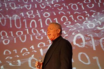 O CEO da Transas, Frank Coles, entrega o discurso inaugural na Conferência Global Transas de 2018 em 7 de março em Vancouver, BC (Foto: Eric Haun)