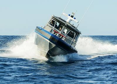 Das neue 35-Fuß-Aluminium-Patrouillenboot, das in der Produktionsstätte von Metal Shark in Jeanerette, La, gebaut wurde, schließt sich der Flotte von 36-Fuß-Hochleistungs-Patrouillenbooten an, die vor einem Jahr an die PRPD ausgeliefert wurden. (PRPD Foto)