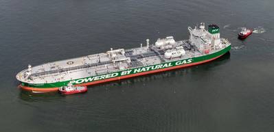 Der Korolev-Prospekt liegt für die Bunkerung mit LNG im Rotterdamer Hafen vor Anker. Bild: SCF Presseservice