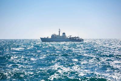 FOTO DO ARQUIVO: O navio de contramedidas para minas da Marinha Real do Reino Unido HMS Chiddingfold (M 37) participa de um exercício no Golfo Pérsico, 9 de fevereiro de 2022. (Foto: Natianna Strachen / Exército dos EUA)