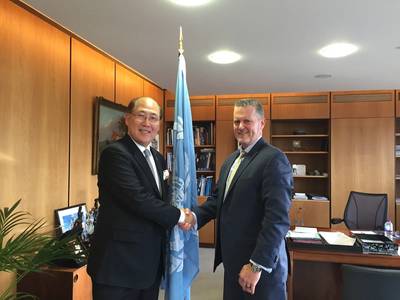 Kitack Lim, Generalsekretär, International Maritime Organization (IMO) und Greg Trauthwein, Redakteur und Associate Publisher, Maritime Reporter & Engineering News in der IMO-Zentrale in London letzte Woche.