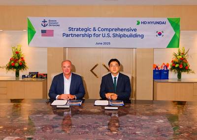 HD Korea Shipbuilding & Offshore Engineering 副总裁兼企业规划部主管 Hannae Choi（右）和 ECO 执行副总裁 Dino Chouest。图片由 HD Korea Shipbuilding & ECO 提供