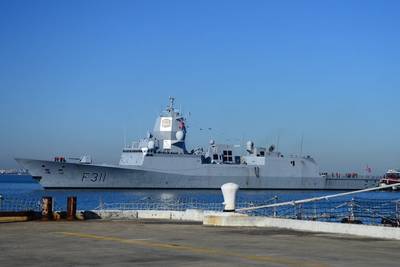 Königliche norwegische Marine Fregatte HMNoS Roald Amundsen nähert sich Naval Station Norfolk. Foto: Vereinigte Staaten Marine