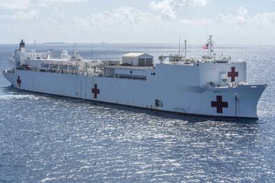 USNS マーシー (写真: アメリカ海軍写真: Kelsey L. Adams)