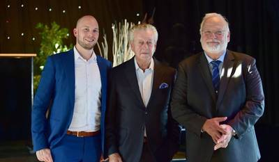 Von links nach rechts: Eric Moerkerk, Kommer Damen (Vorsitzender der Damen Shipyards Group) und Frits van Dongen.