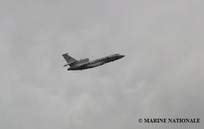 Um avião da Marinha Francesa está ajudando na busca por oito tripulantes ainda desaparecidos do navio afundado de suprimentos rebocadores Bourbon Rhode. Três dos 14 tripulantes a bordo no momento do naufrágio foram resgatados e três foram confirmados como mortos. (Foto: Marine Nationale)