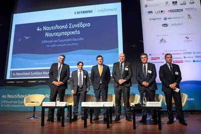 Zu den Podiumsteilnehmern gehörten Wayne Jones (Dritter von rechts) sowie Panos Zachariades, Technischer Leiter, Atlantic Bulk Carriers Management; Dimitris Matthaiou, CEO, Arcadia Shipmanagement / Aegean Bulk; Georgios Polychroniou, koordinierender Direktor für die Entwicklung strategischer und unternehmerischer Aktivitäten, Public Gas Corporation (DEPA) SA - Projektleiter Poseidon Med II; und Stamatis Tsantanis, Chairman und CEO, Seanergy Maritime Holdings (Foto: MAN Energy Solutions)