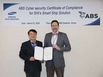 De izquierda a derecha: Dr. Dong Yeon Lee de SHI y Paul Walters, Director de ABS, Global Cybersecurity (Foto: ABS)
