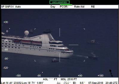 O navio de cruzeiro Star Pride depois de perder o poder em Buzzards Bay, Massachusetts, na sexta-feira, 7 de setembro de 2018. (Foto da Guarda Costeira dos EUA)