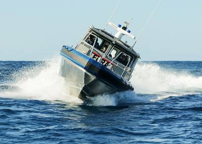 El nuevo buque patrullero de aluminio de 35 pies, construido en las instalaciones de producción de Metal Shark Jeanerette, La., Se une a la flota de barcos de patrulla de la consola central de alto rendimiento Metal Shark Fearless de 36 pies entregados a la PPR hace un año. (Foto de la PPR)