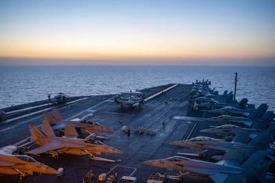 حاملة الطائرات التابعة للبحرية الأمريكية يو إس إس دوايت دي أيزنهاور (CVN 69) في البحر الأحمر، 5 نوفمبر 2023. (الصورة: نيكولاس رودريغيز / البحرية الأمريكية)