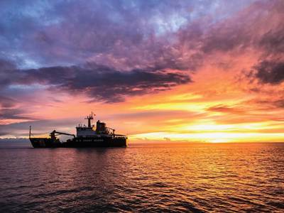 خفر السواحل، زورق بخاري حكومي، السرو، إلى، sunset. Photo by Petty Officer 3rd Class Lora Ratliff، US Coast Guard District 8.